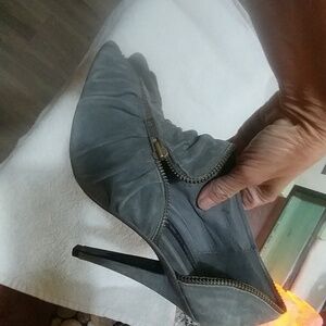 Steven by Steve Madden grey heels